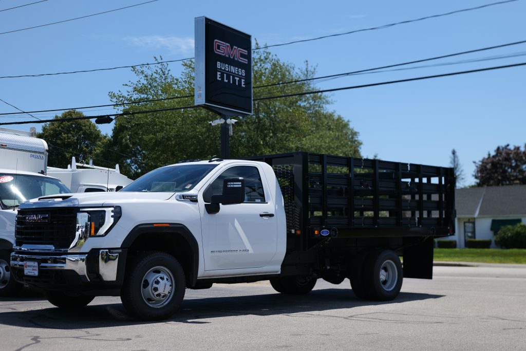 Sierra 2500 with rack body