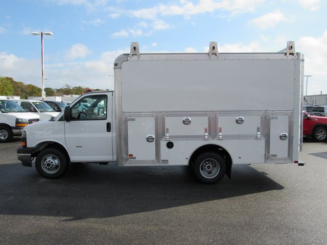 2025 GMC Savana 3500